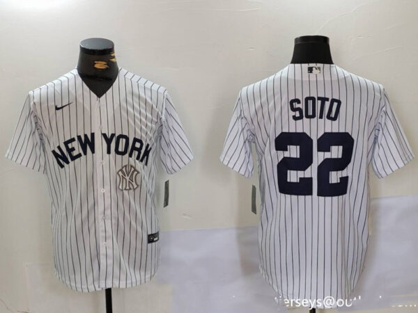 Men's New York Yankees #22 Juan Soto White Cool Base Stitched Baseball Jersey