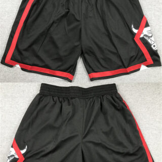 Men's Chicago Bulls Black Shorts (Run Small)