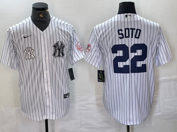 Men's New York Yankees #22 Juan Soto White Cool Base Stitched Baseball Jersey